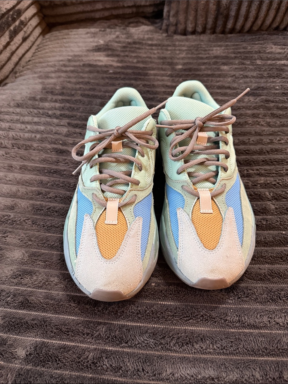 Adidas Yeezy boost 700